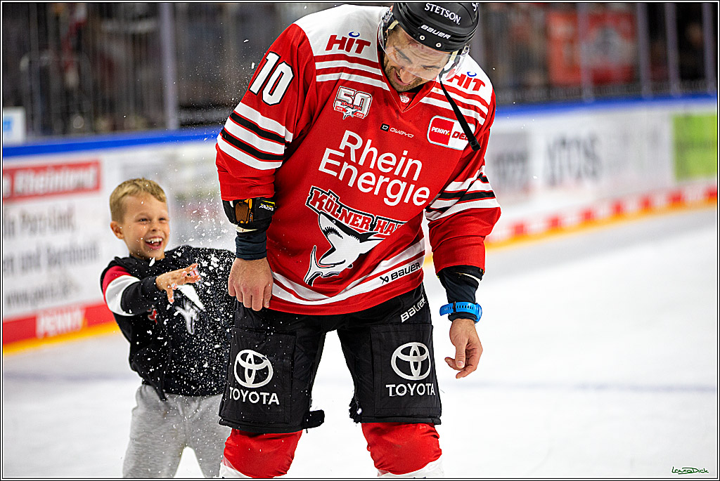 PENNY DEL; Koelner Haie- Straubing Tigers; Koeln, 09.10.2022